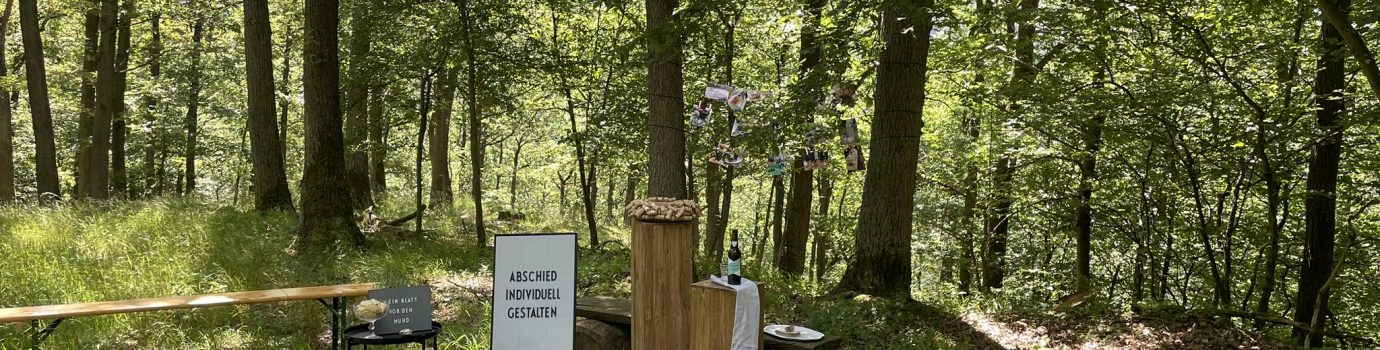 Trauerfeier und Abschiedsrituale im Waldfriedhof